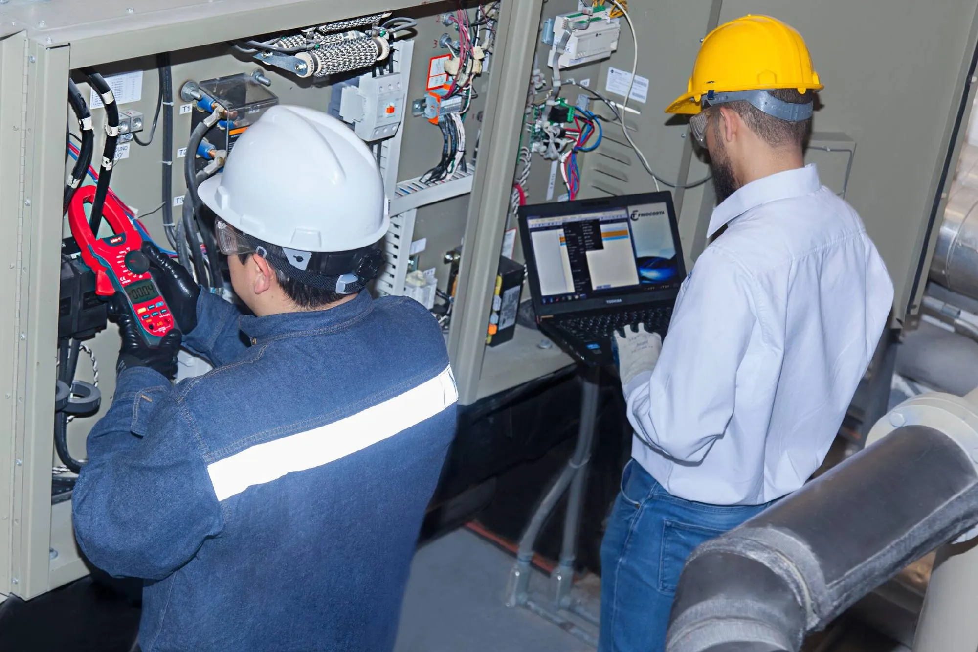 PROYECTOS Y SERVICIOS